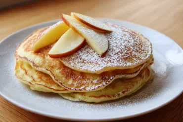 Leckere Apfelpfannkuchen aus der Heißluftfritteuse, perfekt knusprig und saftig.