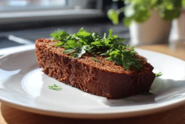 Saftiger Leberkäse, perfekt zubereitet in der Heißluftfritteuse für den besten Geschmack.