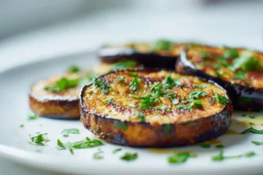 Köstliche Aubergine aus der Heißluftfritteuse, perfekt knusprig und aromatisch zubereitet.
