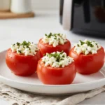 Leckere gefüllte Tomaten mit Feta, perfekt zubereitet in der Heißluftfritteuse.
