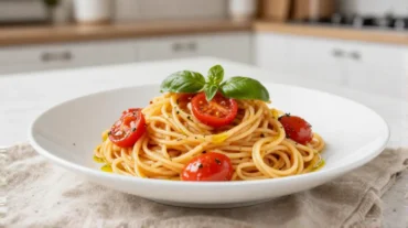 Ein köstliches One-Pot Spaghetti Gericht, das in der Heißluftfritteuse zubereitet wird.