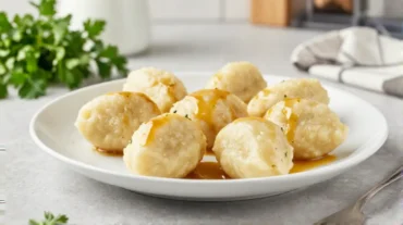 Perfekte Semmelknödel, zubereitet in der Heißluftfritteuse für einen knusprigen Genuss.